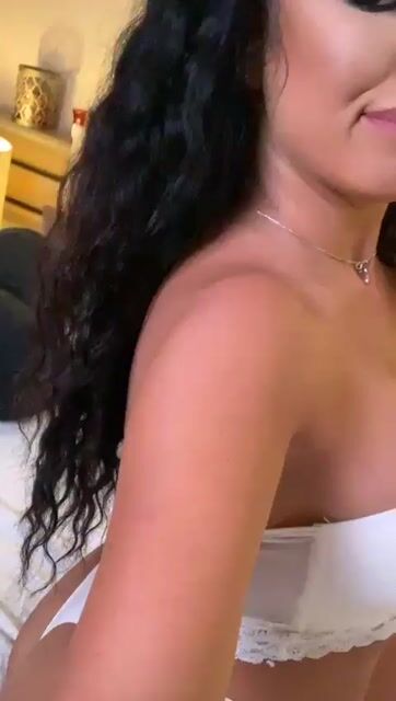 Model - Betty.Ice_Official curvy