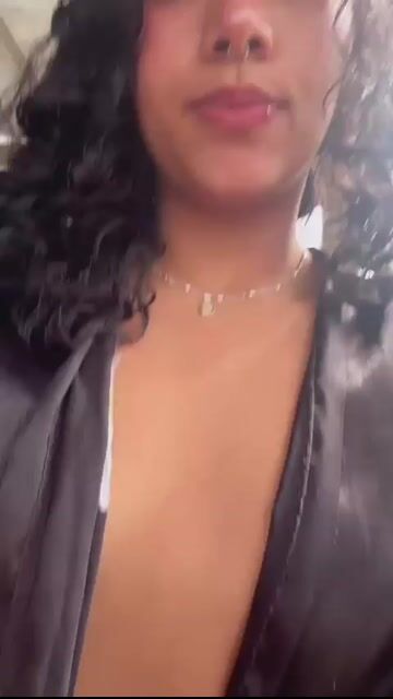 Model - Laura Smith deepthroat