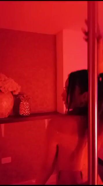 Model - ZoeSmither latina