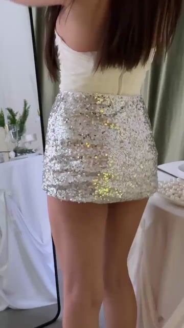 Model - Carrie deepthroat