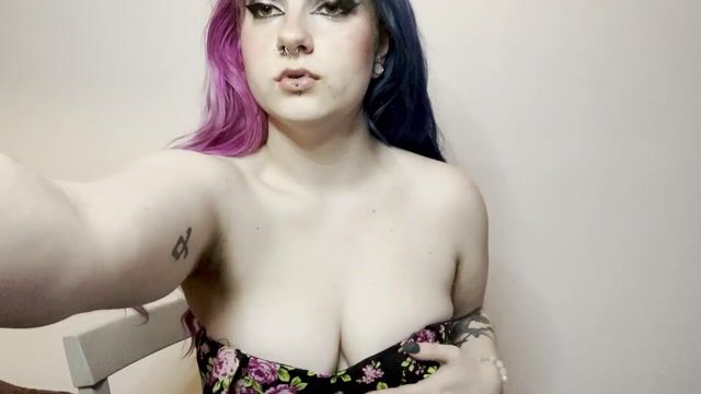 Model - Zelda Sativa curvy