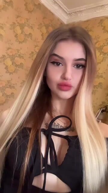 Model - LiliDanger lovely