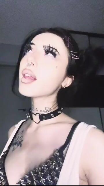 Model - Valeria lips