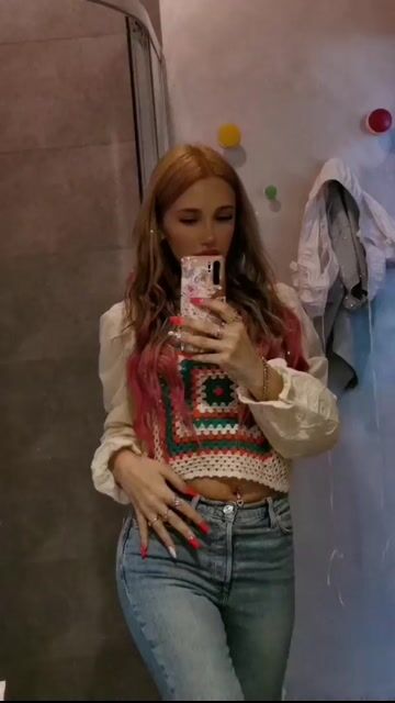 Model - Alienanna11 oilshow