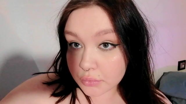 Model - Lily curvy