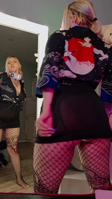 Model - Harley bigtits