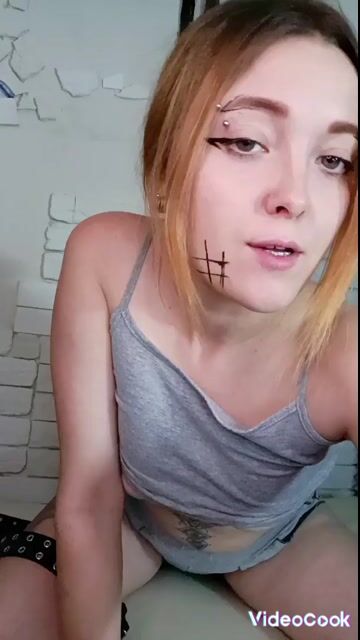 Model - MilaOil glasses