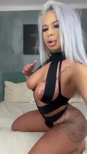 Model - IvyAnn dirty