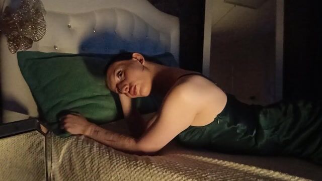 Model - QueenMcGrath curvy