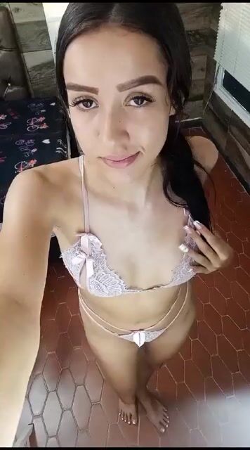 Model - Linda Petite bondage