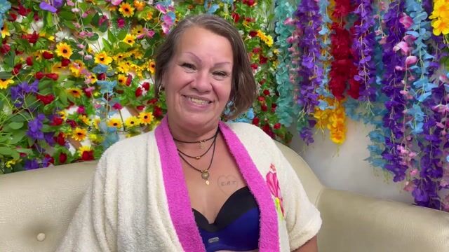 Model - Lara Ross bigtits