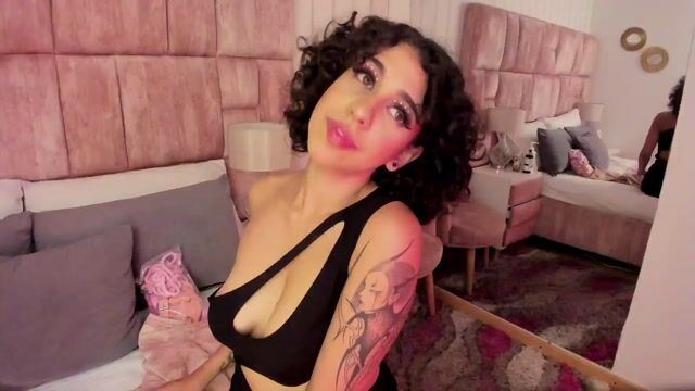 Model - Gaiaroos blowjob