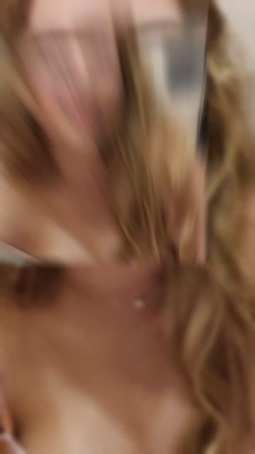 Model - Sasha Brooks joi