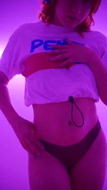 Model - Leiah Blonde deepthroat