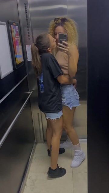 Model - Anna and Vanessa teen