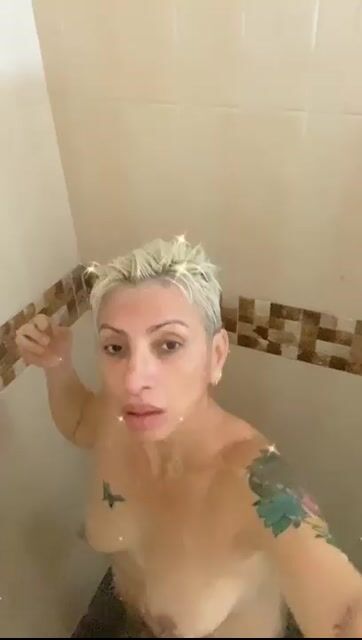 Model - Delfinlana deepthroat