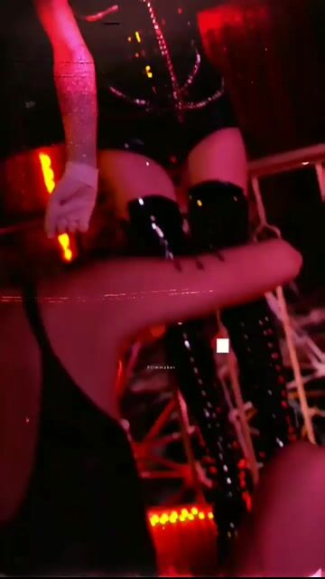 Model - Georgina Knox hipnosis