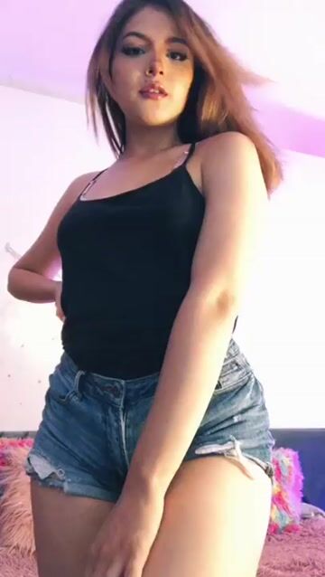 Model - LiaAmato piercing