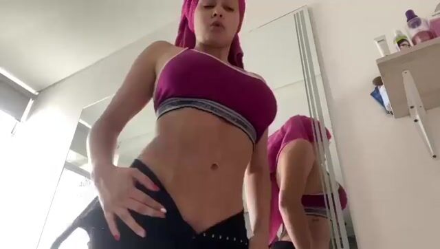 Model - EmilyParkerr curvy