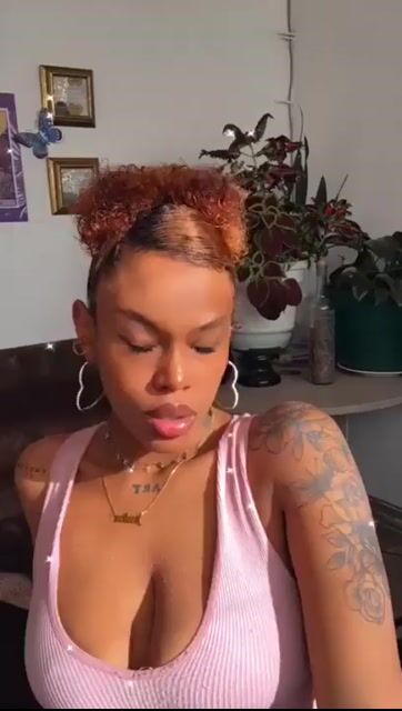 Model - Helliemoore bigass