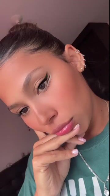 Model - Alina Wets latina