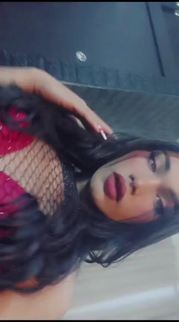 Model - Kitty Queen smoke