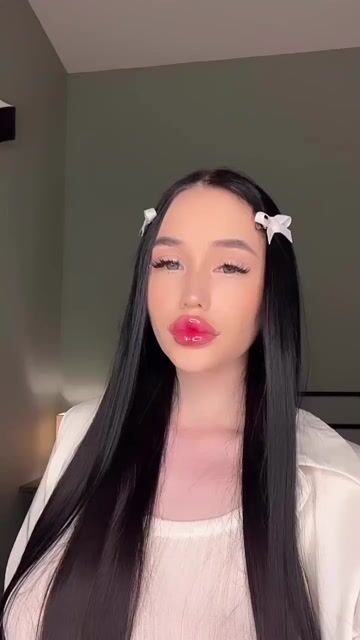 Model - Annie Laar sexy