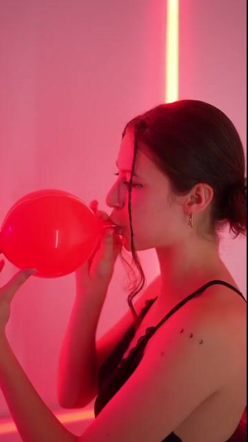 Model - Lara deepthroat