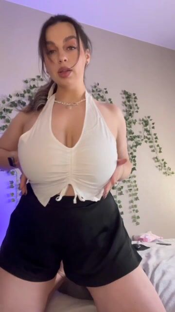 Model - Luna Night feet