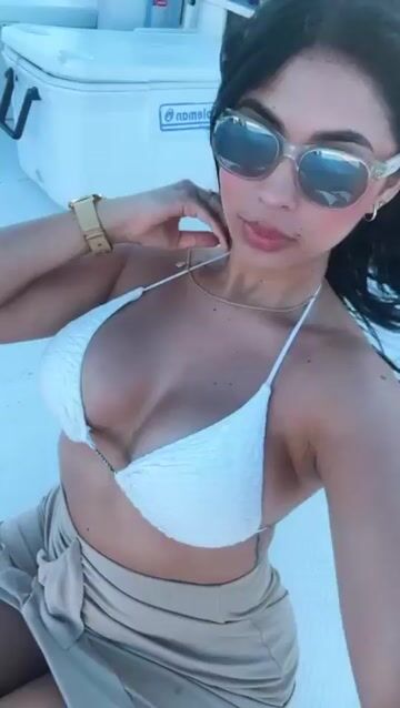 Model - Addabella curvy