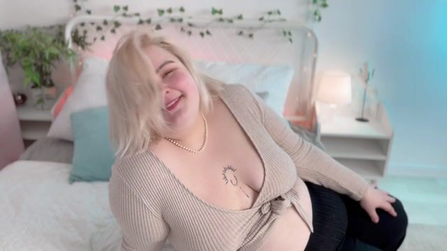 Model - Ella bigtits