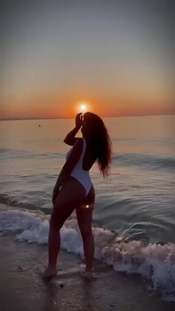 Model - NadiraNoor fetish