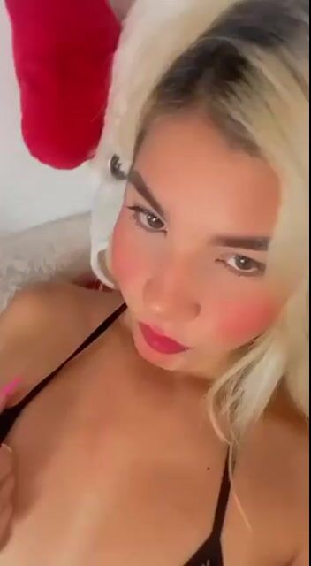 Model - AngeliqueAnya deepthroat