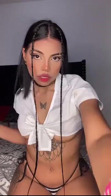 Model - Krissie Amber latina