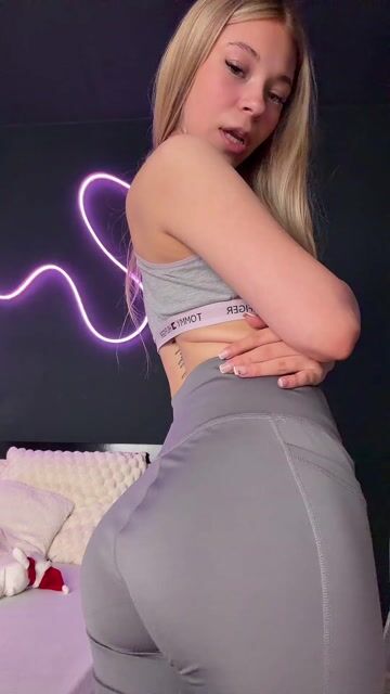 Model - Sophie May cei