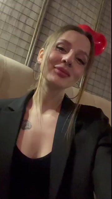 Model - Wendy masturbation