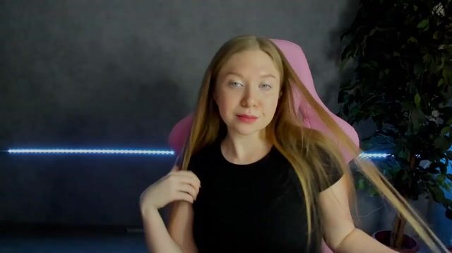 Model - Mila shavedpussy