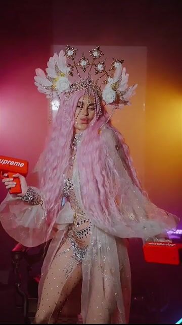 Model - Nikita Bianchi bigtits