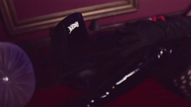 Model - LEA AMDIS cuckold