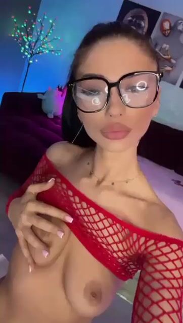 Selena Bee ride Model - Selena Bee ride