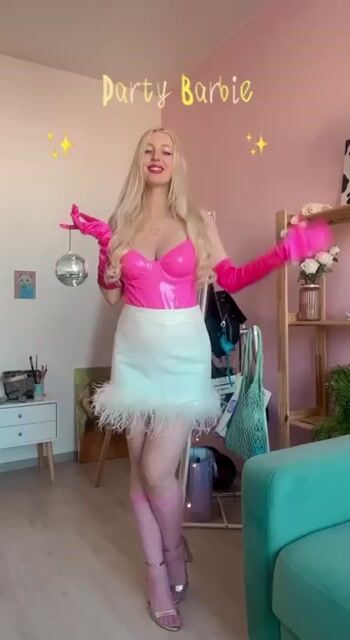 Model - alicewarmheart findom