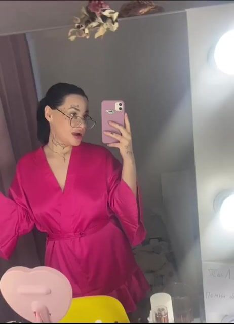 Model - MissMelanie hairy