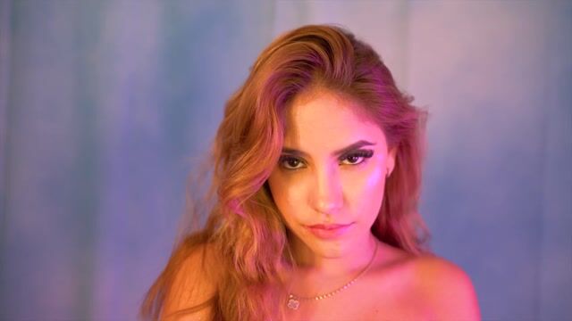 Model - Milu Rosse dildo