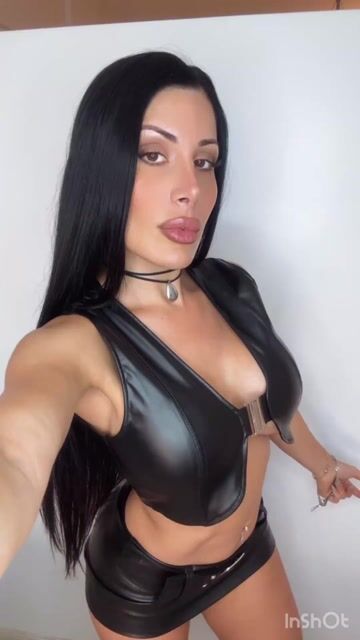 Model - Diosa dorada joi