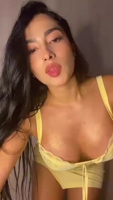 Model - ninajoness British