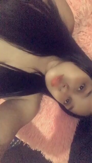 Model - Sandra Marcela twerking