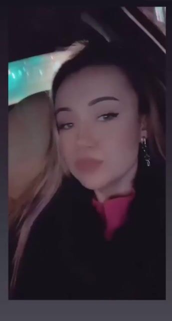 Model - Sonya masturbation