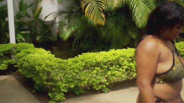 Model - Natasha curvy