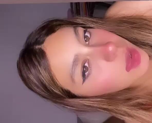 Model - SharonEvanz striptease