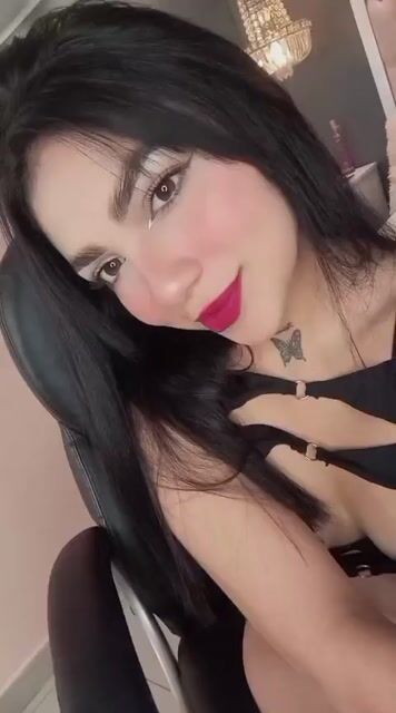 Model - Lauren bigass